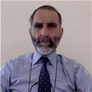 Antropologo impartisce lezioni di storia, filosofia, educazione civica a studenti di tutte le scuole